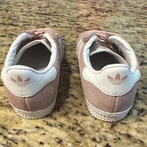 Adidas Kids Sneakers in Pink and White